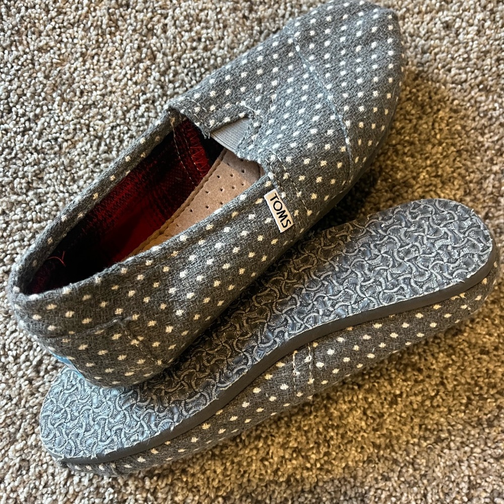 Toms flats w/flannel inside
